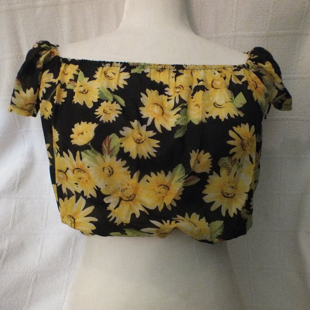 Crop Daisy Top  Off the Shoulder Blouse Size Small
